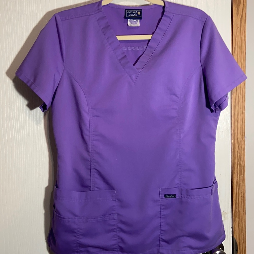 Scrubs top. Size medium